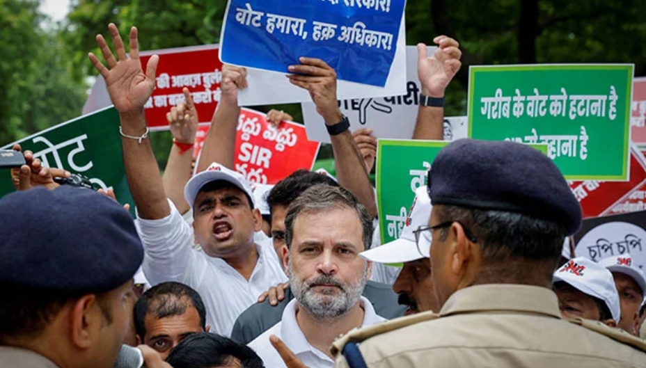 India's Election Commission under fire from opposition