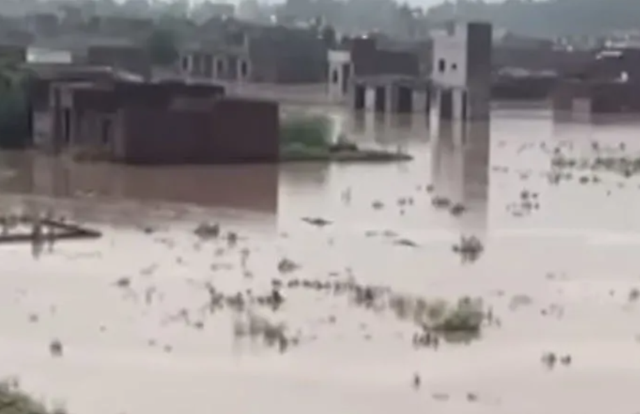 Ravi overflow inundates housing society near Chuhang, outskirts of Lahore