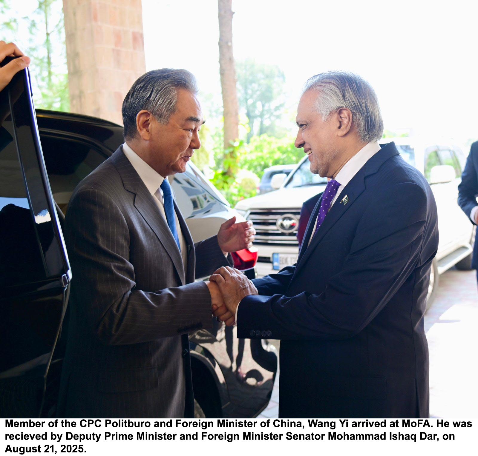 Pakistan, China’s FMs pledge to strengthen cooperation, mutual support on global forums