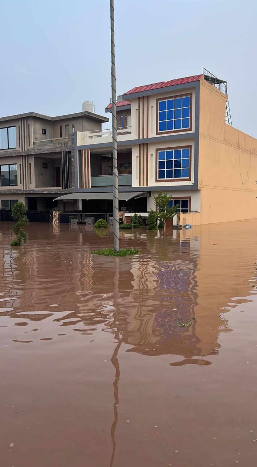 Lahore Flood: Residents of affected housing society demand proper house-value compensation