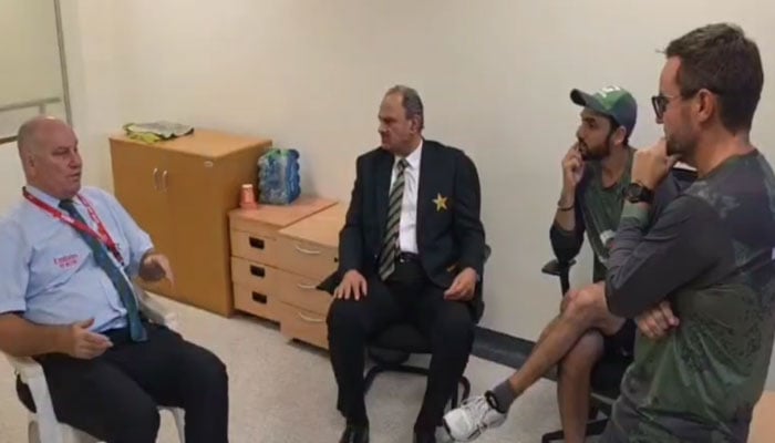 ICC match referee Andy Pycroft apologises to Pakistan over handshake incident