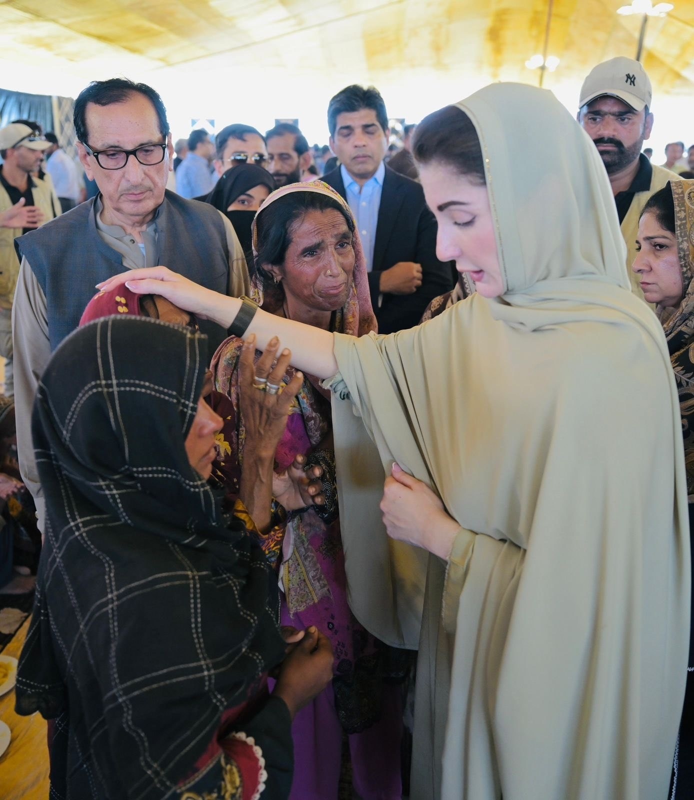 CM Maryam visits flood-hit Multan, consoles victims as police rescue near 574,000