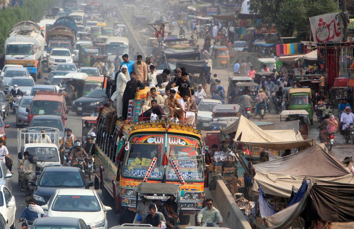 Lahore's Raiwand road to be closed for heavy vehicles between these hours from today