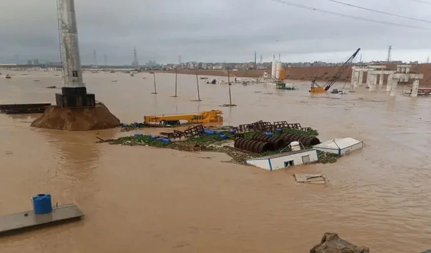 Eight die as Malir, Lyari rivers overflow amid more rain forecast in Karachi