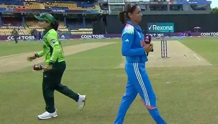 No handshake between Pakistan, India at toss in Women's World Cup fixture