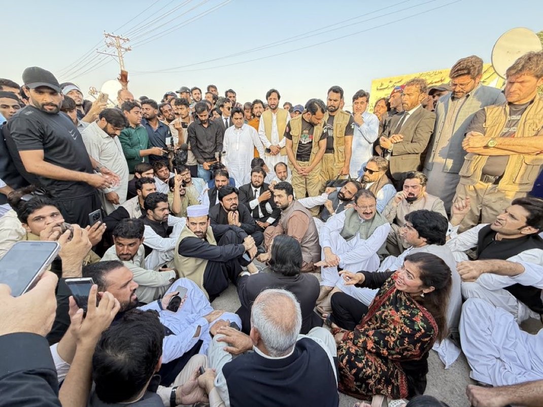 KP CM barred from meeting Imran in Adiala despite IHC order