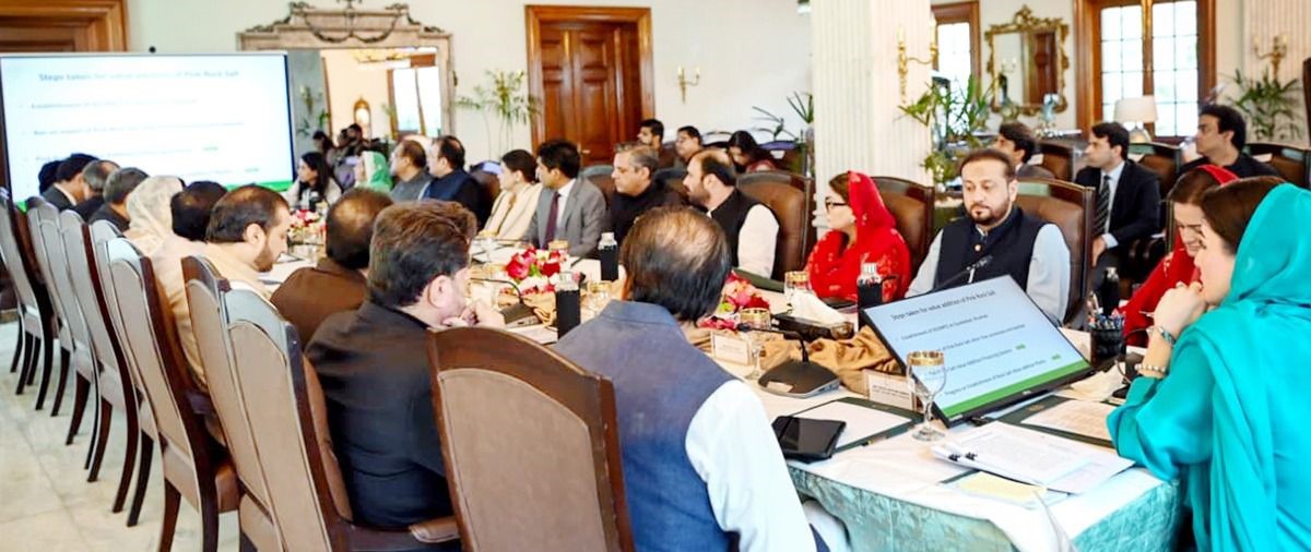 CM Maryam orders strict KPIs for DCs on e-bus upkeep, flood survey and civic reforms