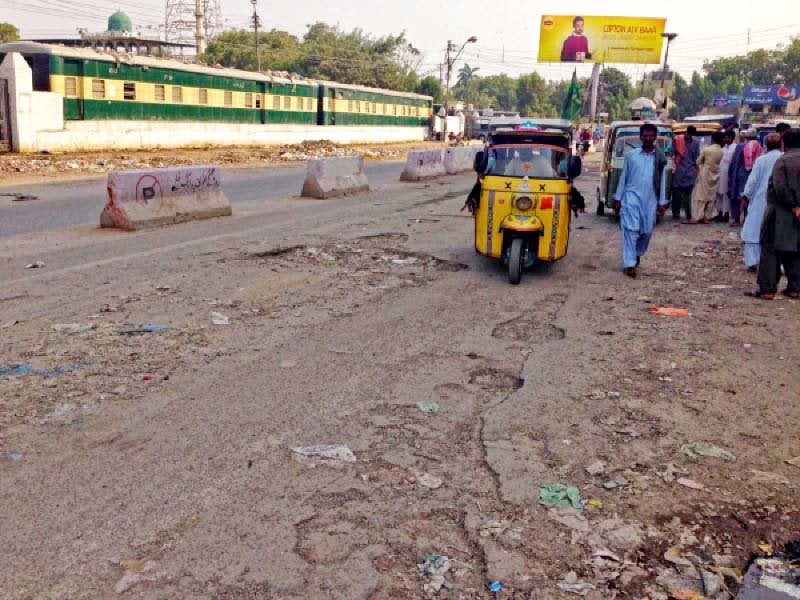 Sindh govt greenlights Rs25bn to rebuild Karachi roads and streets