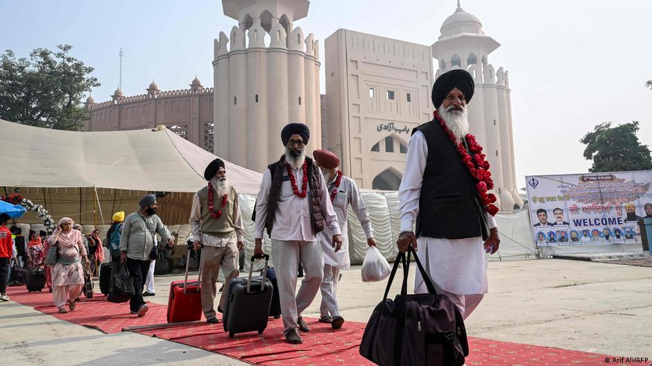 Over 1900 Sikh yatrees conclude 10-day visit, depart via Wagah border