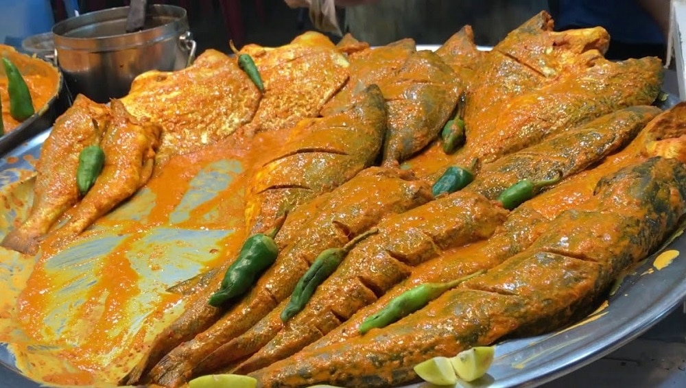 Famous fish point sealed in Lahore for selling stale fish