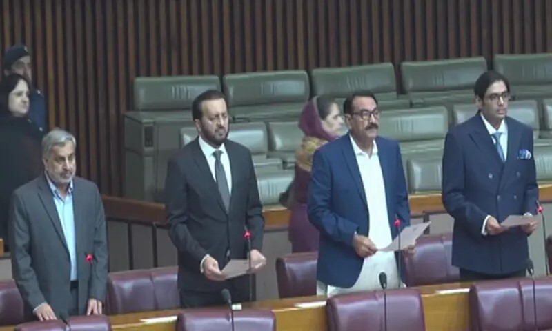 ECP notifies winners of by-elections as five PML-N MNAs sworn in