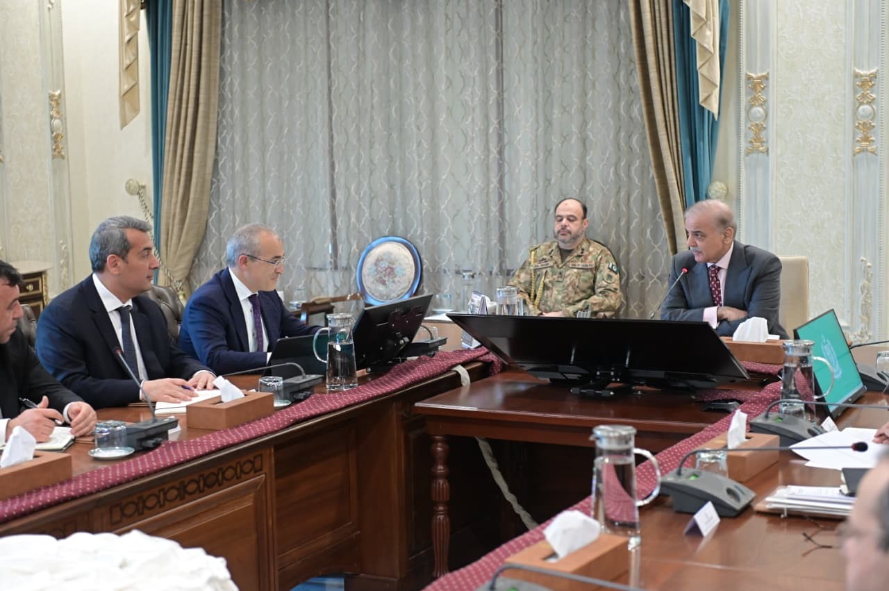 PM reiterates Pakistan’s proposal for joint investment company with Azerbaijan