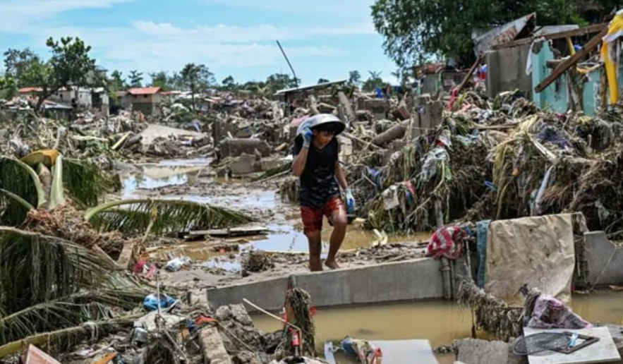 Typhoon death toll tops 100 in the Philippines