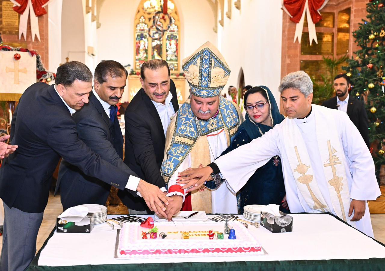 Field Marshal Asim Munir attends Christmas celebrations at Christ Church in Rawalpindi