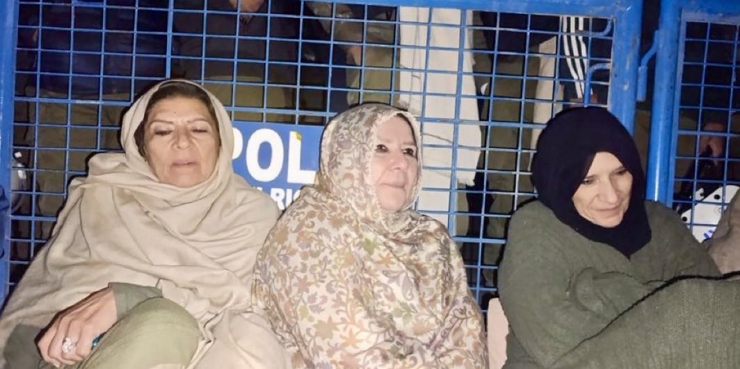 PTI condemns Punjab Police brutality, terror charges on Khan’s sisters among dozens supporters