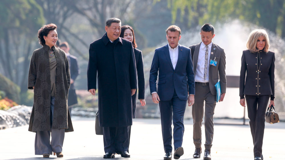 President Xi, Macron have friendly exchanges in China's Chengdu