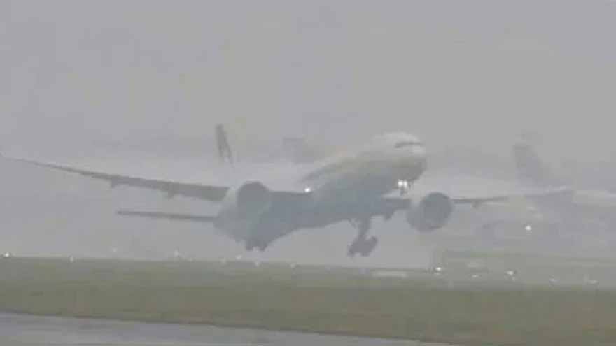 Poor weather grounds flights, forces diversions at major airports