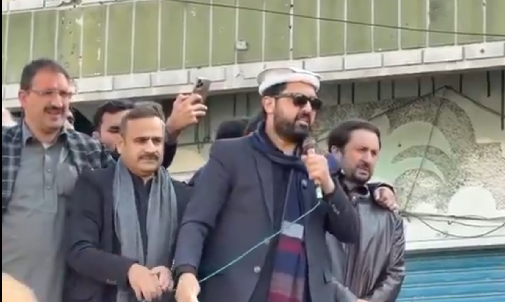 KP CM draws ‘red line’ against plots for governor’s rule and ‘backroom decisions’