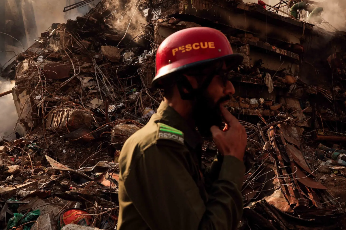 Gul Plaza disaster deepens after 30 bodies pulled from one Gul Plaza shop