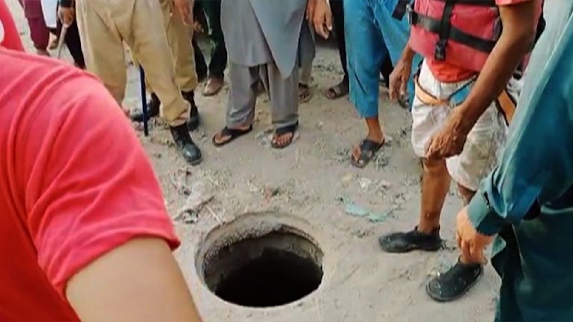Four bodies found in Karachi manhole, teen killed in alleged police shootout