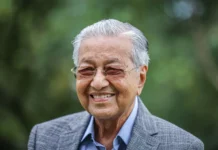 Mahathir Mohamad in hospital after fall