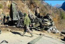 10 Indian soldiers dead as army vehicle plunges into Occupied Kashmir gorge