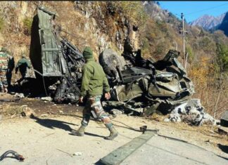10 Indian soldiers dead as army vehicle plunges into Occupied Kashmir gorge