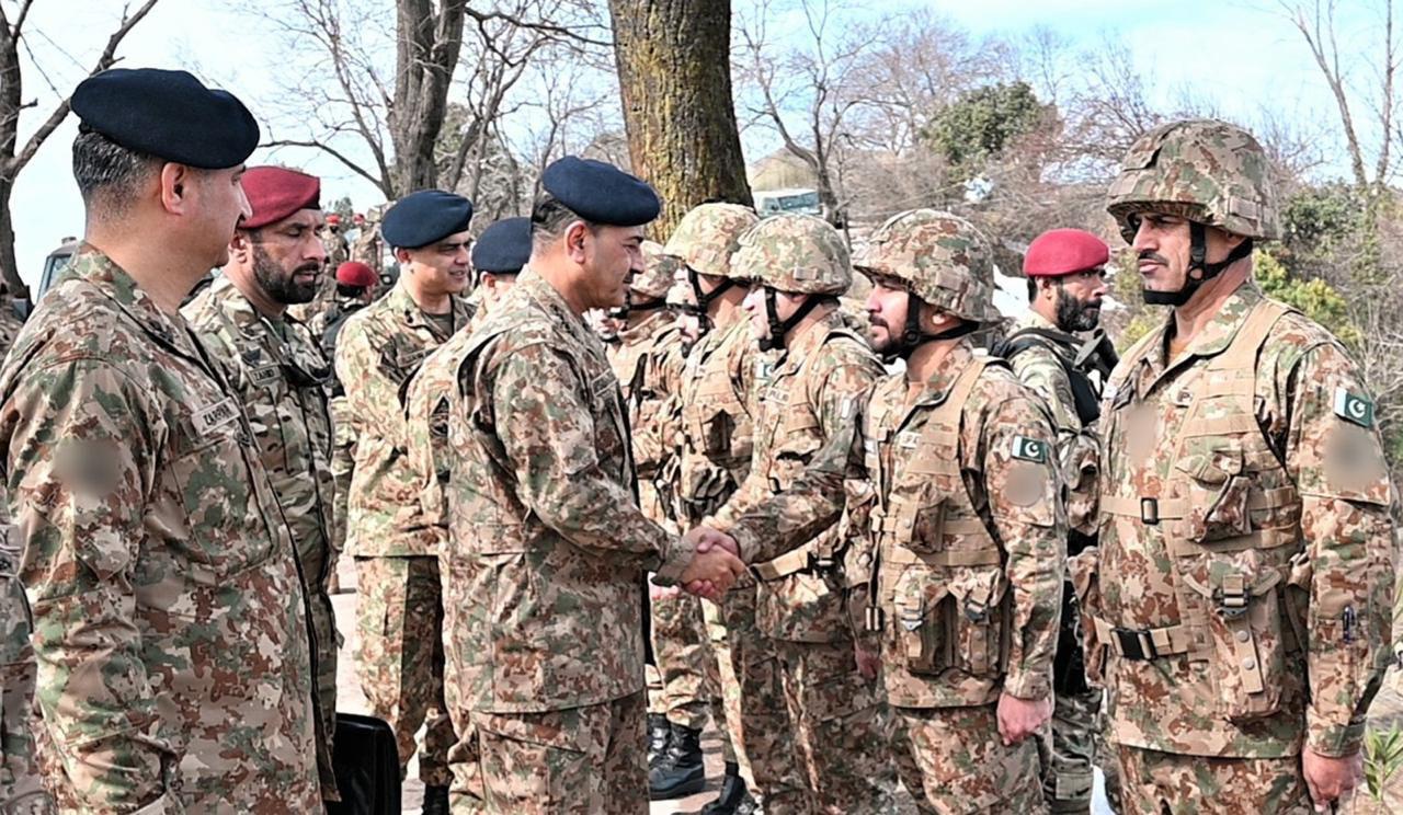Any aggression to draw swift response: CDF Munir on Kashmir frontlines