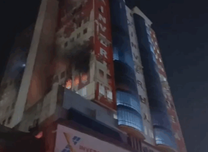 Karachi mobile market fire contained, rescue operations ongoing