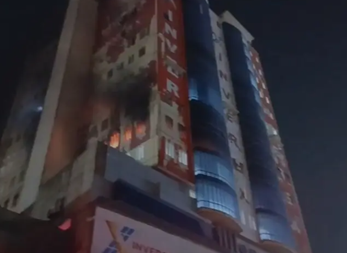 Karachi mobile market fire contained, rescue operations ongoing